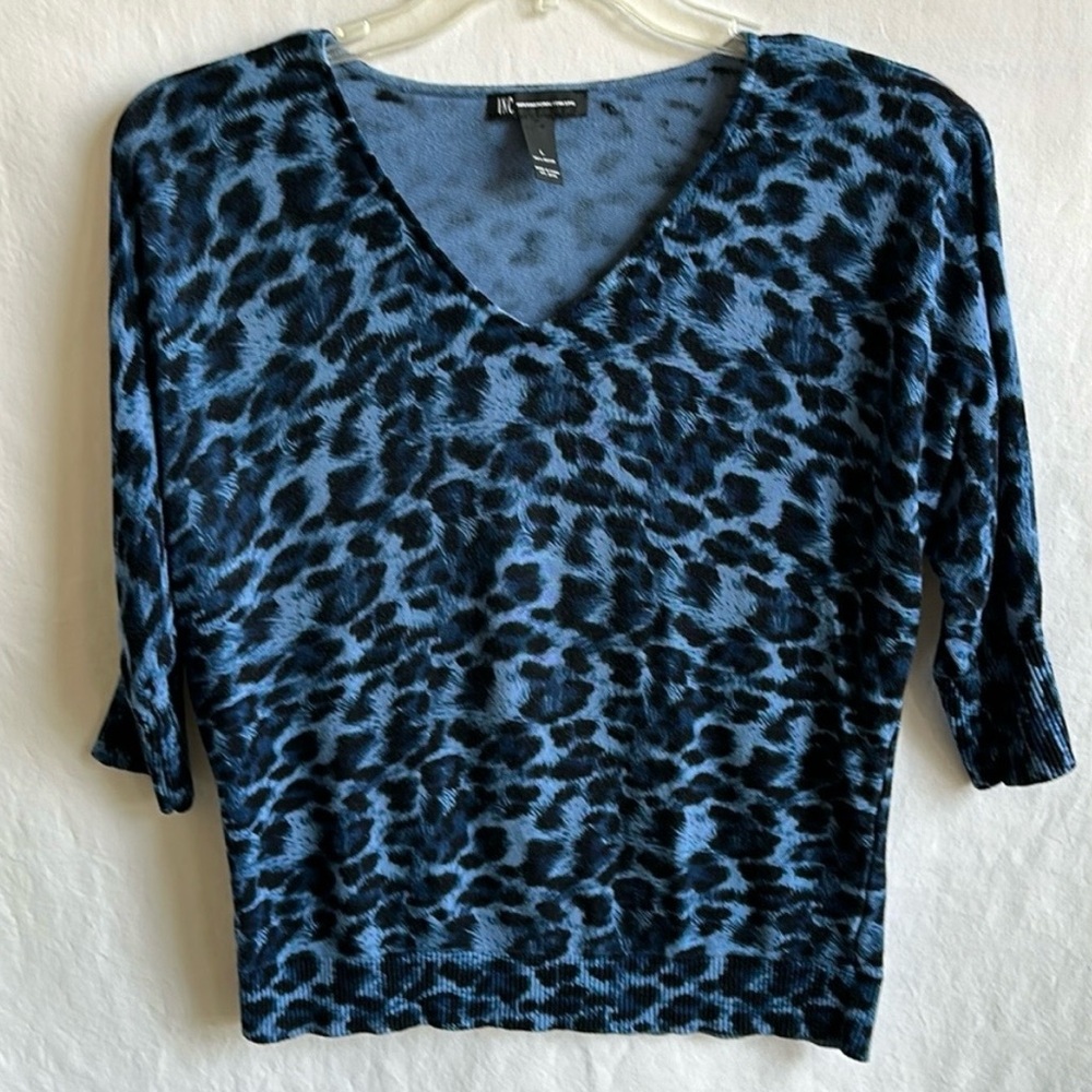 INC International Concepts blue/black animal print V-neck sweater, size L